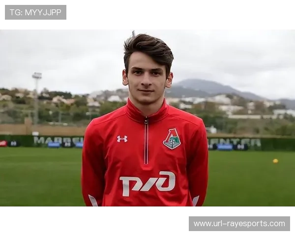 格鲁吉亚足球先生克瓦拉茨赫利亚的成长背景与家庭影响