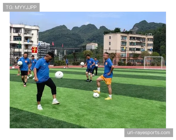 欧洲足球学院开设防守专项课程：拦截技术与压迫时机成教学重点